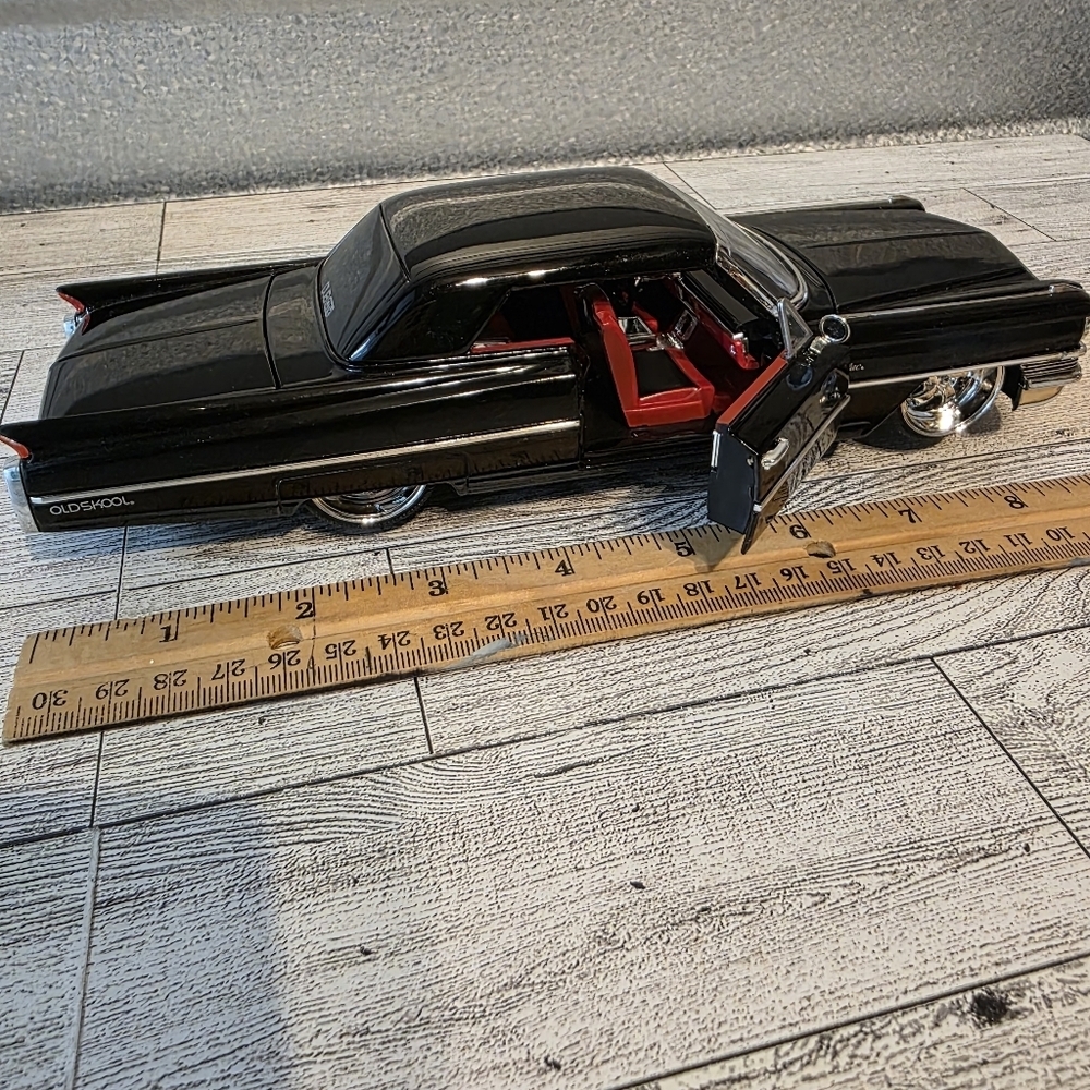 1963 Cadillac Series 62 Diecast Model Car - Picture 2 of 8